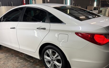 Hyundai Sonata VI, 2011 год, 1 000 000 рублей, 2 фотография