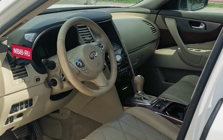 Infiniti QX70, 2016 год, 2 250 000 рублей, 10 фотография