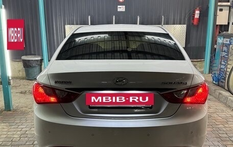 Hyundai Sonata VI, 2011 год, 1 000 000 рублей, 5 фотография
