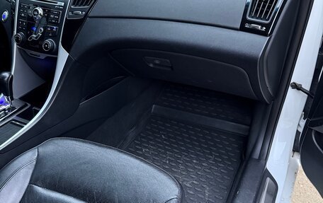 Hyundai Sonata VI, 2011 год, 1 000 000 рублей, 21 фотография