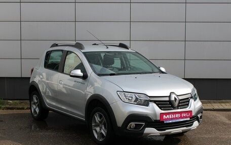 Renault Sandero II рестайлинг, 2021 год, 1 369 000 рублей, 3 фотография