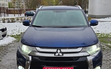 Mitsubishi Outlander III рестайлинг 3, 2015 год, 1 700 000 рублей, 2 фотография