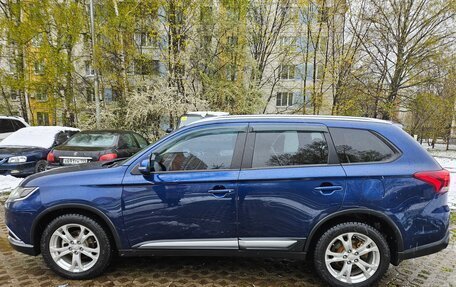 Mitsubishi Outlander III рестайлинг 3, 2015 год, 1 700 000 рублей, 8 фотография