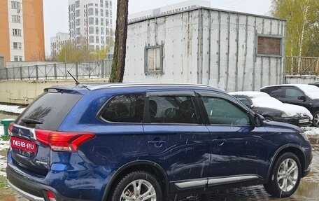 Mitsubishi Outlander III рестайлинг 3, 2015 год, 1 700 000 рублей, 4 фотография