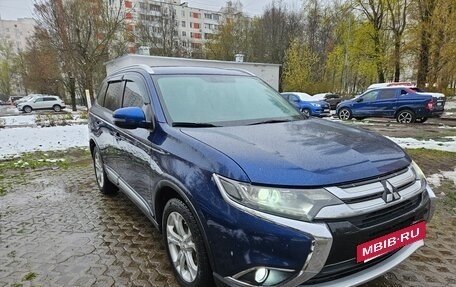 Mitsubishi Outlander III рестайлинг 3, 2015 год, 1 700 000 рублей, 7 фотография