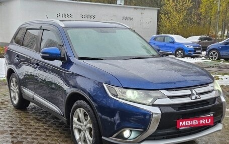 Mitsubishi Outlander III рестайлинг 3, 2015 год, 1 700 000 рублей, 3 фотография