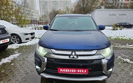 Mitsubishi Outlander III рестайлинг 3, 2015 год, 1 700 000 рублей, 9 фотография