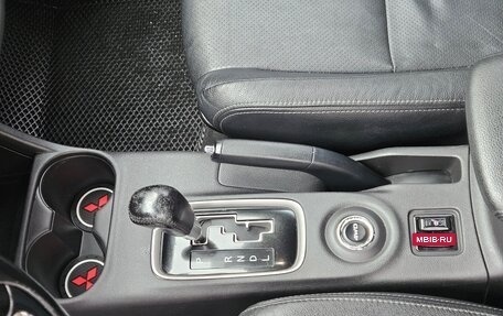 Mitsubishi Outlander III рестайлинг 3, 2015 год, 1 700 000 рублей, 16 фотография