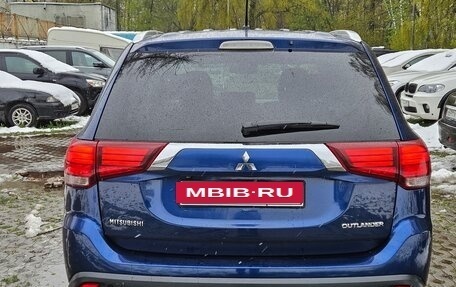 Mitsubishi Outlander III рестайлинг 3, 2015 год, 1 700 000 рублей, 12 фотография