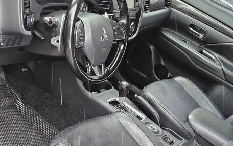 Mitsubishi Outlander III рестайлинг 3, 2015 год, 1 700 000 рублей, 19 фотография