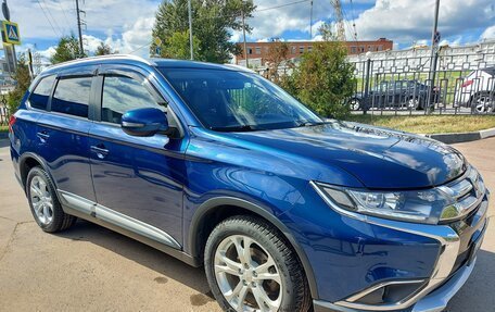 Mitsubishi Outlander III рестайлинг 3, 2015 год, 1 700 000 рублей, 32 фотография