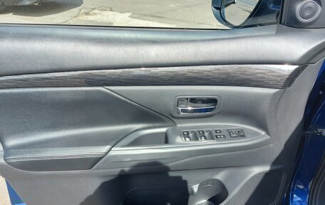 Mitsubishi Outlander III рестайлинг 3, 2015 год, 1 700 000 рублей, 40 фотография