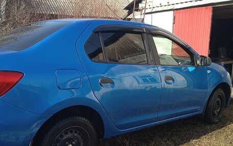Renault Logan II, 2015 год, 750 000 рублей, 3 фотография