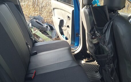 Renault Logan II, 2015 год, 750 000 рублей, 7 фотография