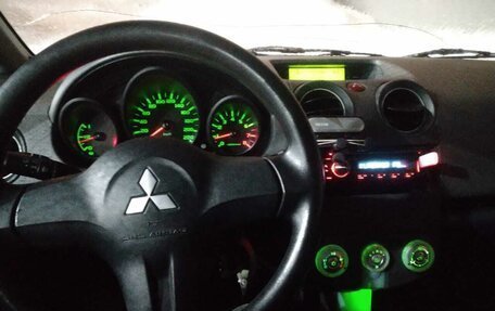 Mitsubishi Colt VI рестайлинг, 2005 год, 275 000 рублей, 3 фотография