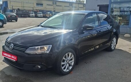 Volkswagen Jetta VI, 2013 год, 950 000 рублей, 2 фотография