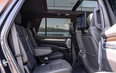 Cadillac Escalade V, 2024 год, 17 200 000 рублей, 27 фотография