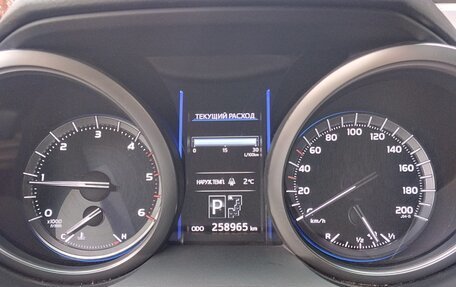 Toyota Land Cruiser Prado 150 рестайлинг 2, 2014 год, 3 300 000 рублей, 5 фотография