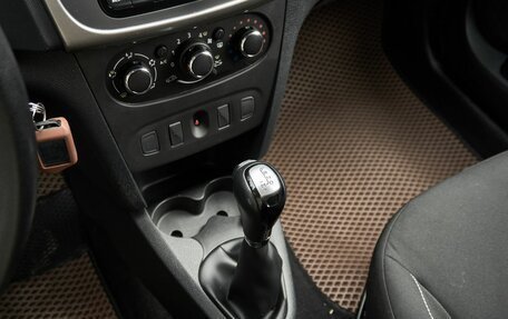 Renault Logan II, 2019 год, 968 000 рублей, 11 фотография