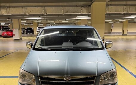 Chrysler Voyager IV, 2010 год, 1 350 000 рублей, 1 фотография