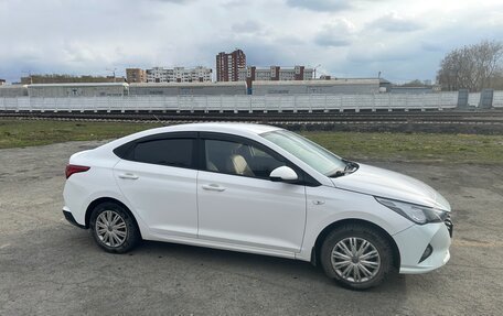 Hyundai Solaris II рестайлинг, 2021 год, 1 450 000 рублей, 3 фотография