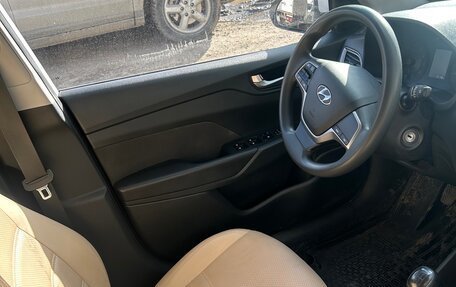 Hyundai Solaris II рестайлинг, 2021 год, 1 450 000 рублей, 19 фотография