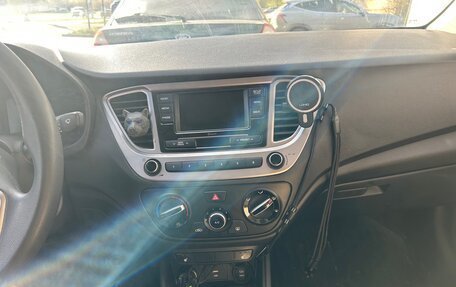 Hyundai Solaris II рестайлинг, 2021 год, 1 450 000 рублей, 21 фотография