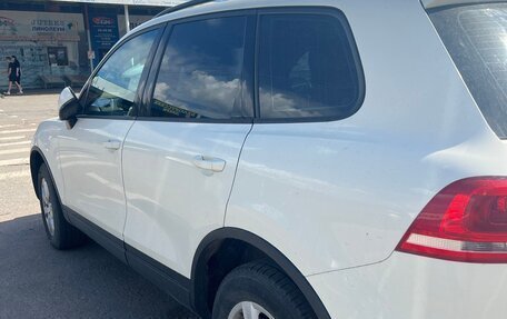 Volkswagen Touareg III, 2011 год, 850 000 рублей, 2 фотография