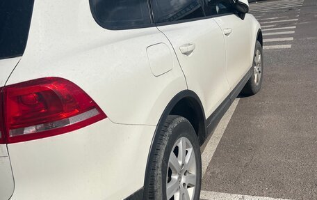 Volkswagen Touareg III, 2011 год, 850 000 рублей, 3 фотография