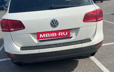 Volkswagen Touareg III, 2011 год, 850 000 рублей, 4 фотография