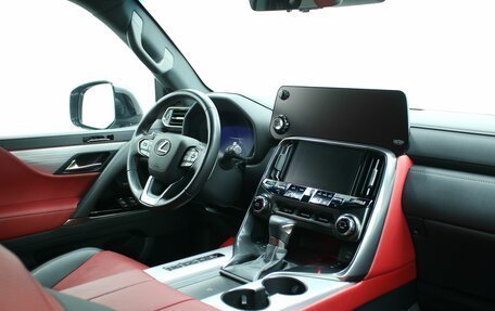 Lexus LX, 2023 год, 15 995 000 рублей, 3 фотография