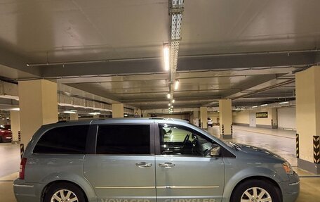 Chrysler Voyager IV, 2010 год, 1 350 000 рублей, 2 фотография