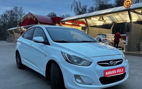 Hyundai Solaris II рестайлинг, 2012 год, 600 000 рублей, 3 фотография