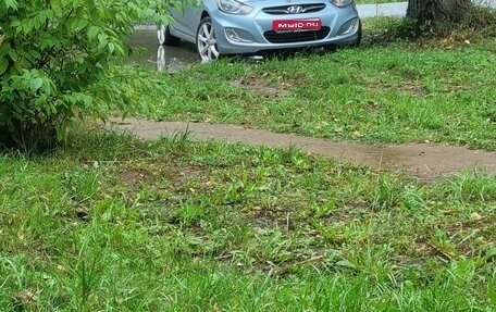 Hyundai Solaris II рестайлинг, 2011 год, 750 000 рублей, 1 фотография