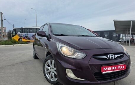 Hyundai Solaris II рестайлинг, 2012 год, 800 000 рублей, 3 фотография