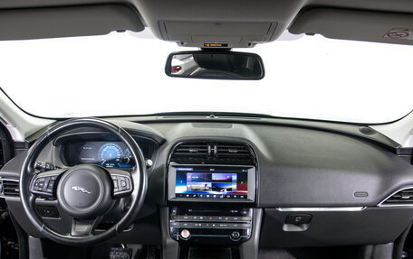 Jaguar F-Pace, 2017 год, 3 148 000 рублей, 10 фотография