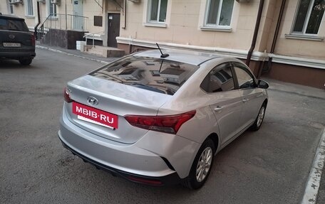 Hyundai Solaris II рестайлинг, 2021 год, 1 350 000 рублей, 2 фотография
