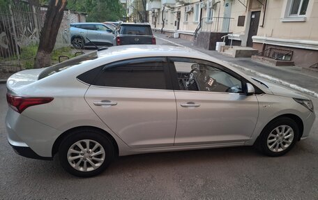 Hyundai Solaris II рестайлинг, 2021 год, 1 350 000 рублей, 5 фотография