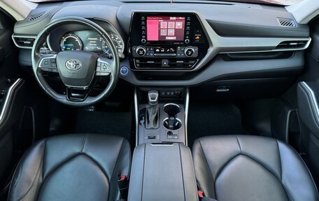 Toyota Highlander, 2021 год, 4 350 000 рублей, 30 фотография