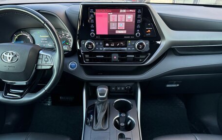 Toyota Highlander, 2021 год, 4 350 000 рублей, 32 фотография