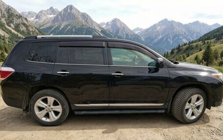 Toyota Highlander III, 2011 год, 2 400 000 рублей, 2 фотография