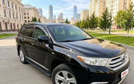 Toyota Highlander III, 2011 год, 2 400 000 рублей, 3 фотография