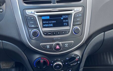 Hyundai Solaris II рестайлинг, 2016 год, 890 000 рублей, 3 фотография