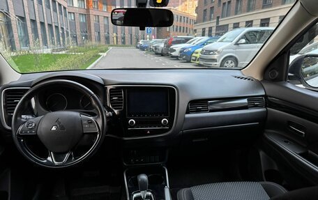 Mitsubishi Outlander III рестайлинг 3, 2022 год, 2 790 000 рублей, 9 фотография