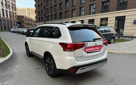 Mitsubishi Outlander III рестайлинг 3, 2022 год, 2 790 000 рублей, 8 фотография