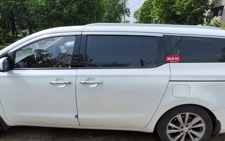 KIA Carnival III, 2018 год, 2 950 000 рублей, 3 фотография