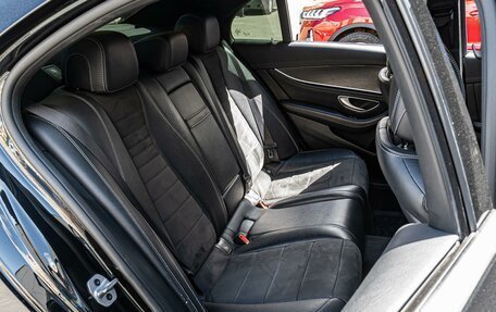 Mercedes-Benz E-Класс, 2019 год, 3 190 000 рублей, 8 фотография