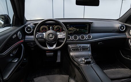 Mercedes-Benz E-Класс, 2019 год, 3 190 000 рублей, 7 фотография