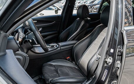 Mercedes-Benz E-Класс, 2019 год, 3 190 000 рублей, 11 фотография