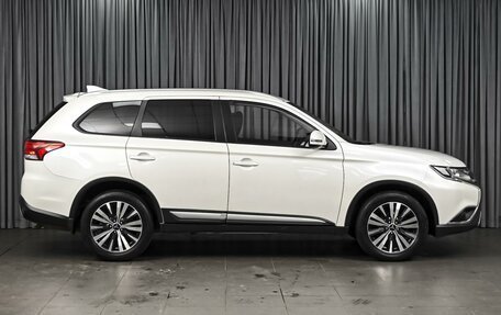 Mitsubishi Outlander III рестайлинг 3, 2019 год, 2 574 000 рублей, 5 фотография